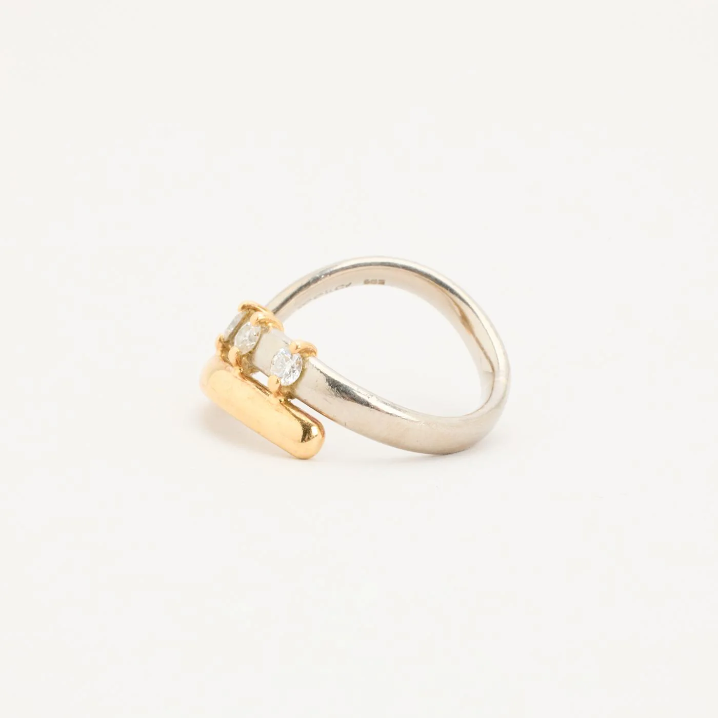 Crossoverring med diamant (0.25 ct) i 14K guld och vitt guld strl. 15.6 / strl. 49 - Image 5
