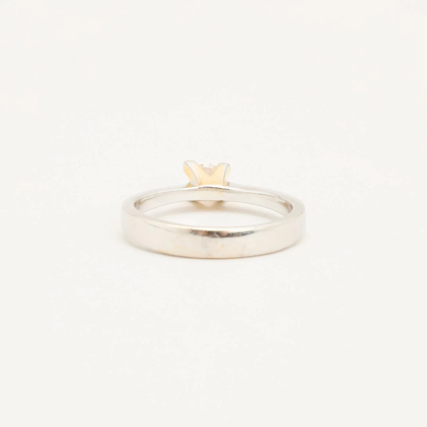 Solitärring i 14K guld och vitt guld med en zirkonia strl. 17.8 / strl. 56 - Image 3