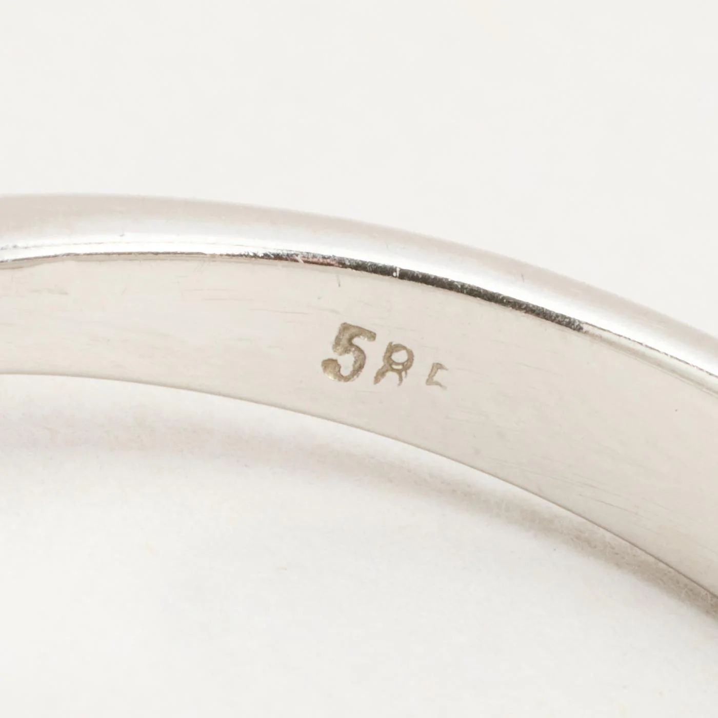Solitärring i 14K guld och vitt guld med en zirkonia strl. 17.8 / strl. 56 - Image 5