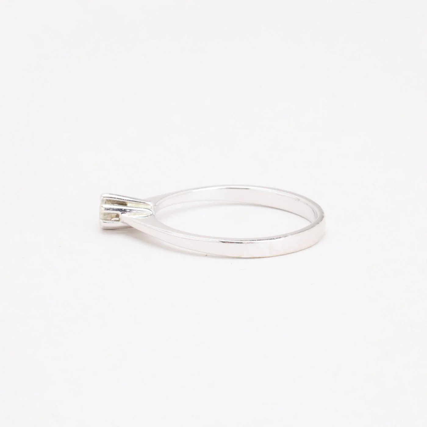 Solitärring med diamant (0.13 ct) i 14K vitt guld strl. 18.1 / strl. 57 - Image 4