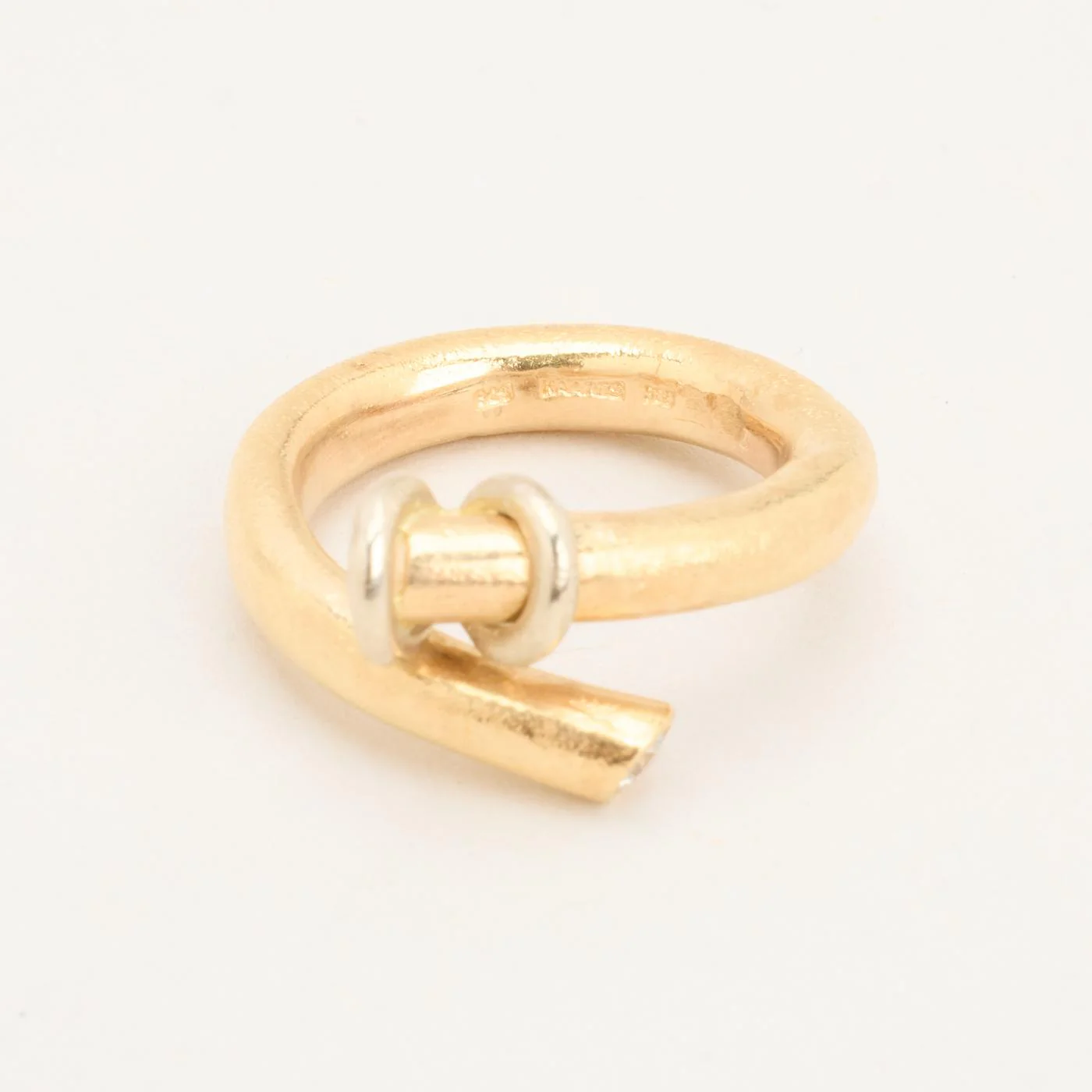 Crossoverring med diamant (0.08 ct) i 14K guld och vitt guld strl. 15.9 / strl. 50 - Image 5