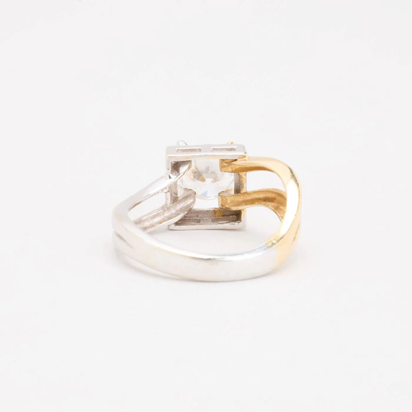 Solitärring i 14K guld och vitt guld med en zirkonia strl. 17.8 - 18.1 / strl. 56 - 57 - Image 3
