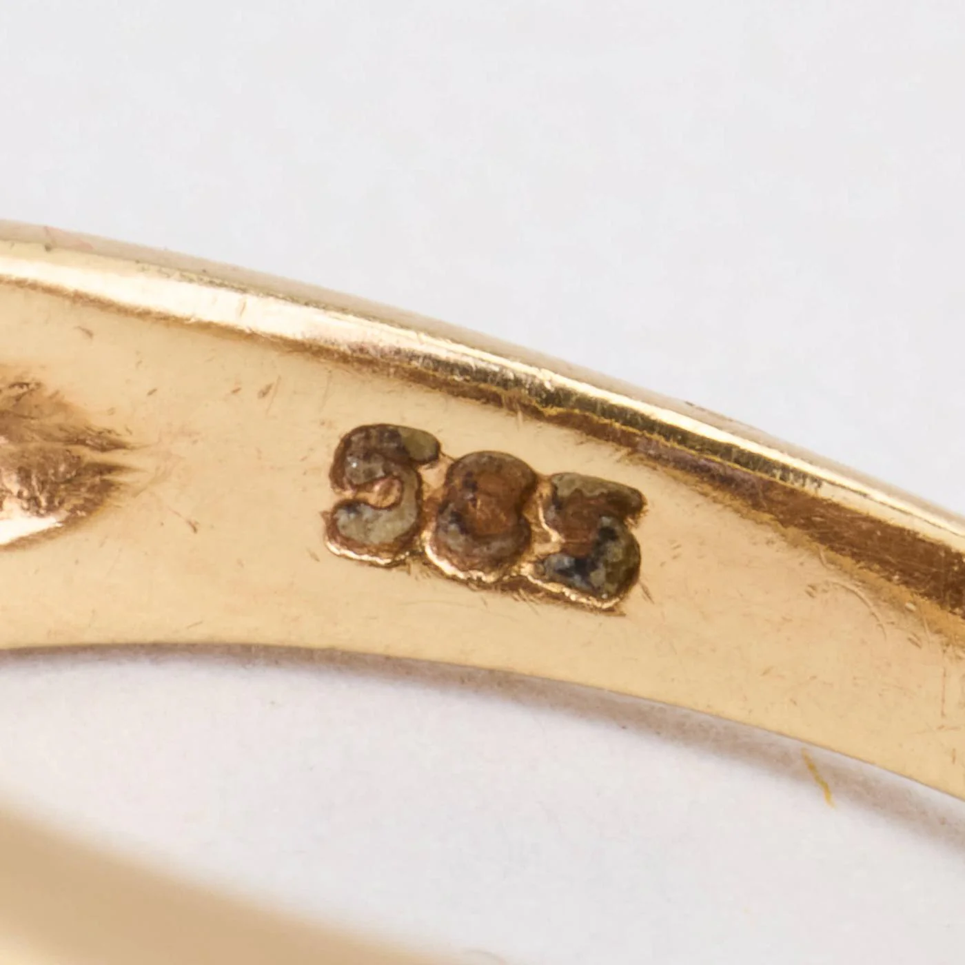 Signetring i 14K guld med en syntetisk safir strl. 15.3 / strl. 48 - Image 5