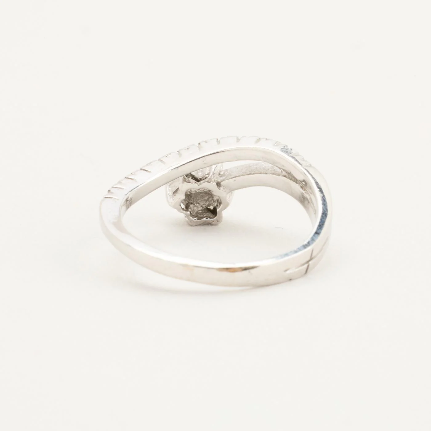 Blomsterring i 18K vitt guld med en zirkonia strl. 15.3 / strl. 48 - Image 3