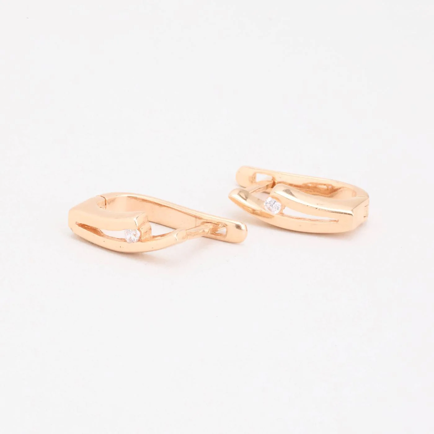 Huggies i 14K guld med en zirkonia, 1.5 cm,