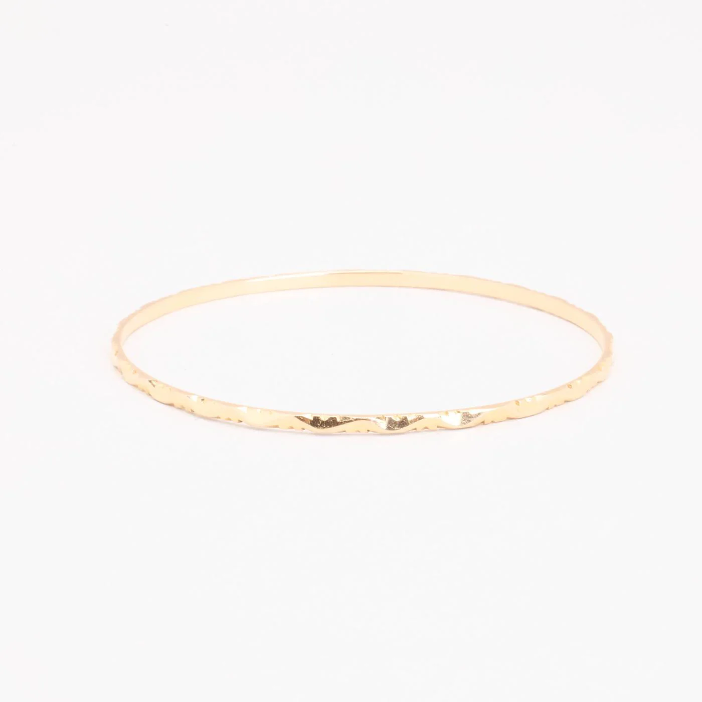 Mönstrad fast armring i 18K guld, 6.4 cm, 8 g