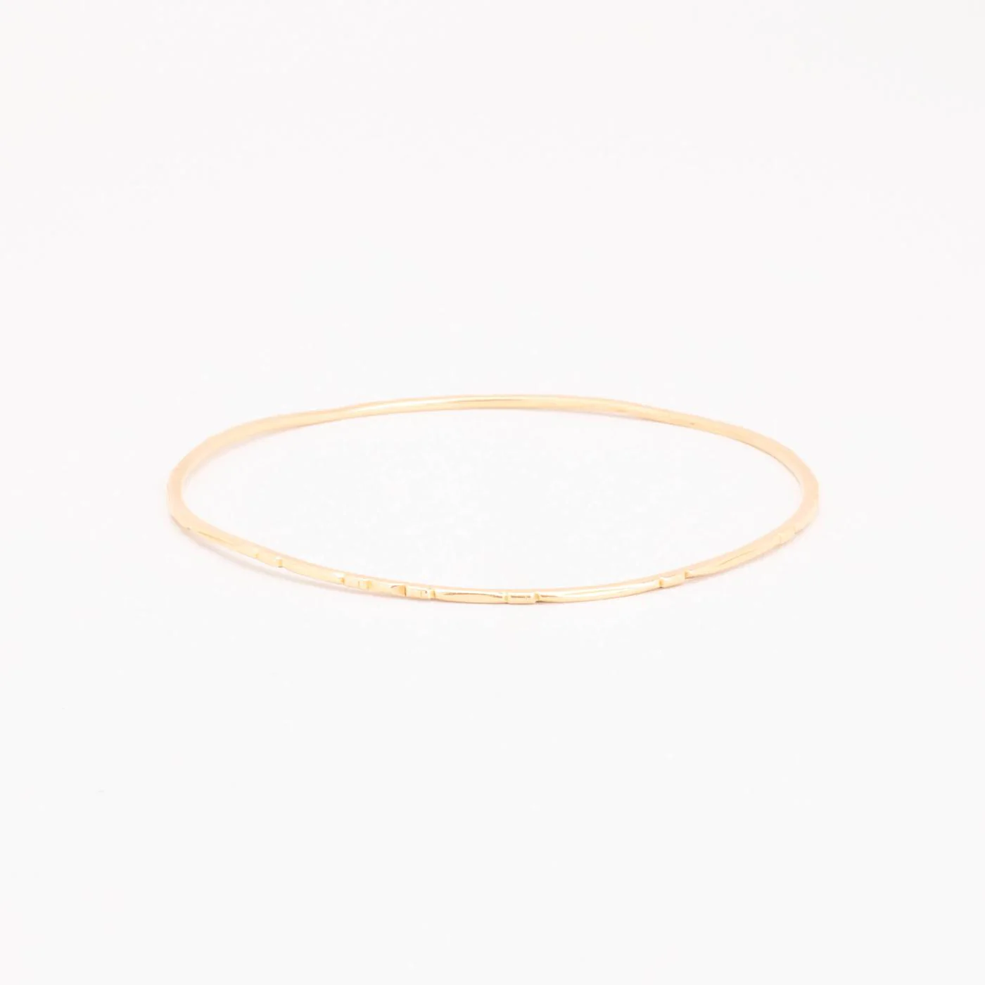 Mönstrad fast armring i 18K guld, 6.3 cm, 5.3 g