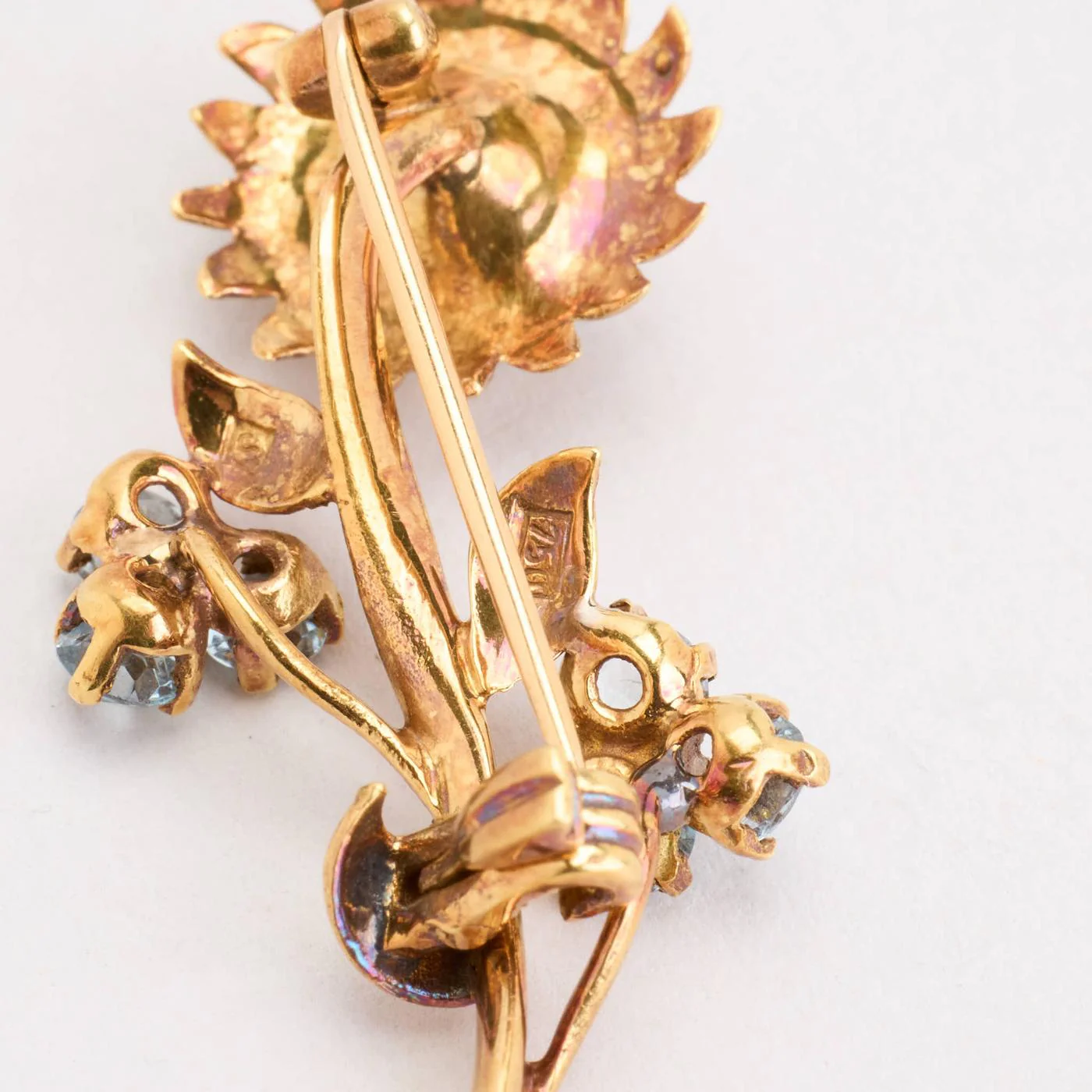 Brosch i 18K guld med en akvamarin, 4.3 cm, 4.44 g - Image 3