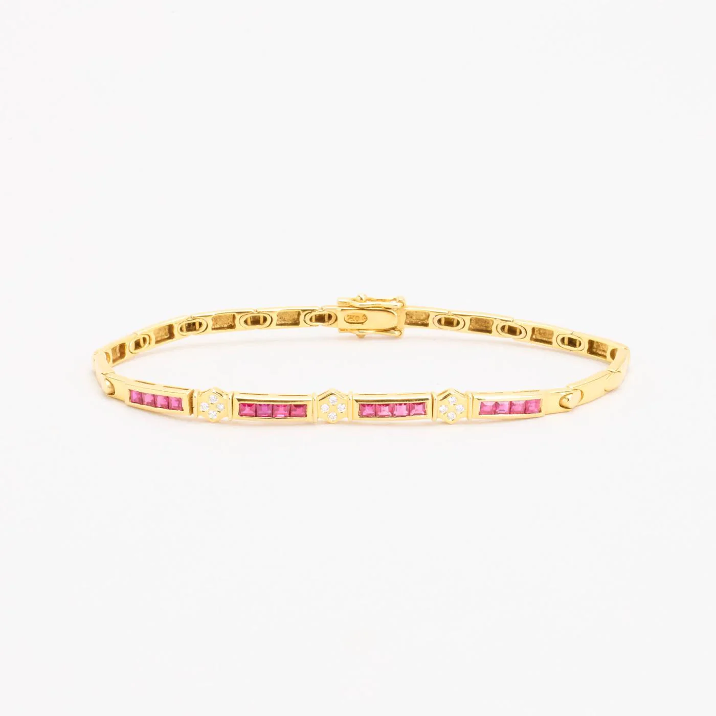 Armband med diamant (0.06 ct) i 18K guld med en rubin, 18.5 cm, 11.19 g