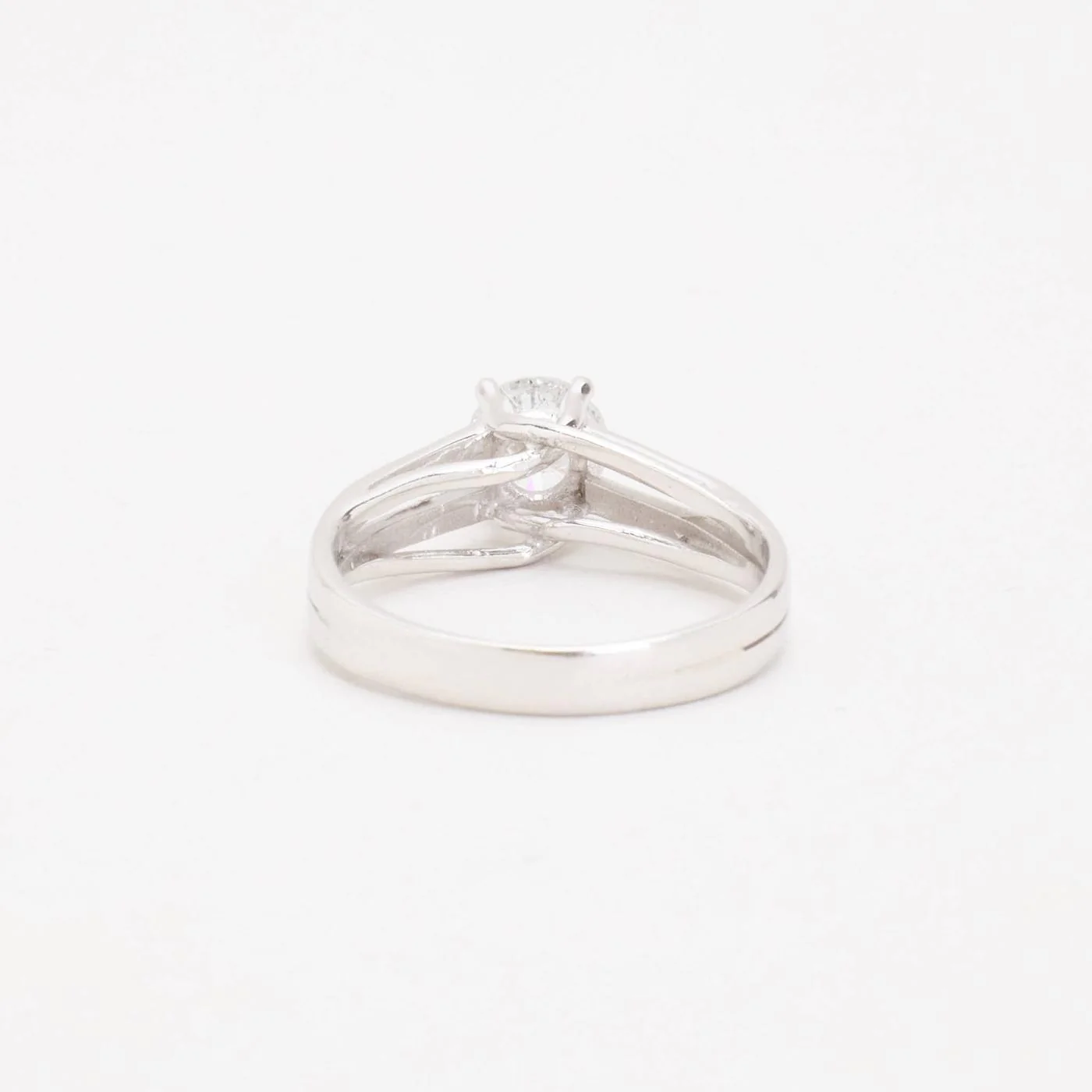 Solitärring med diamant (0.91 ct) i 18K vitt guld strl. 17.2 / strl. 54 - Image 3