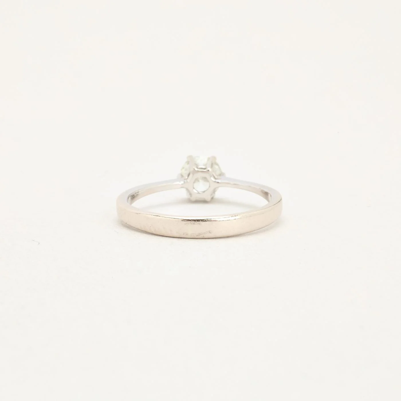 Solitärring med diamant (0.56 ct) i 14K vitt guld strl. 16.2 / strl. 51 - Image 3