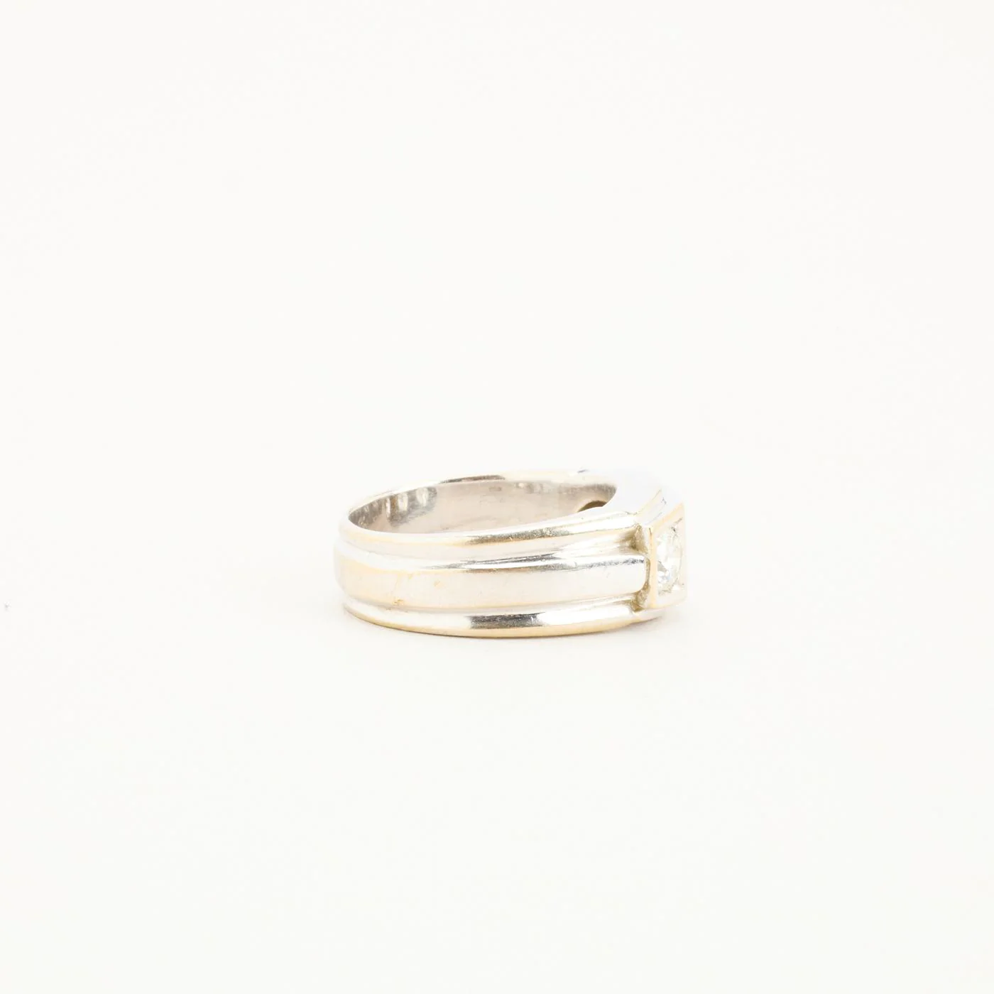 Tre stenar ring med diamant (0.97 ct) i 18K vitt guld strl. 19.1 / strl. 60 - Image 2