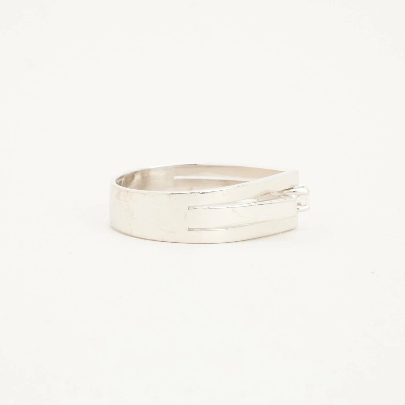 Geometrisk ring med diamant (0.08 ct) i 14K vitt guld strl. 17.5 / strl. 55 - Image 2