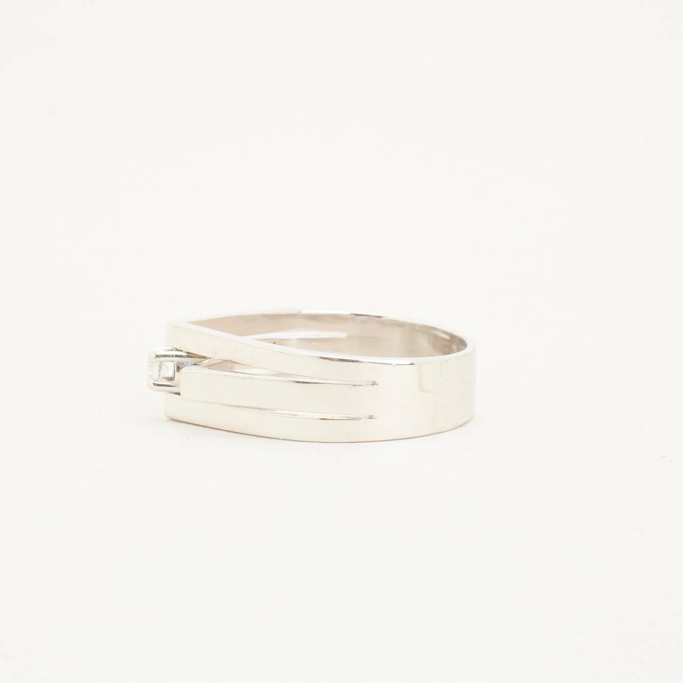 Geometrisk ring med diamant (0.08 ct) i 14K vitt guld strl. 17.5 / strl. 55 - Image 4