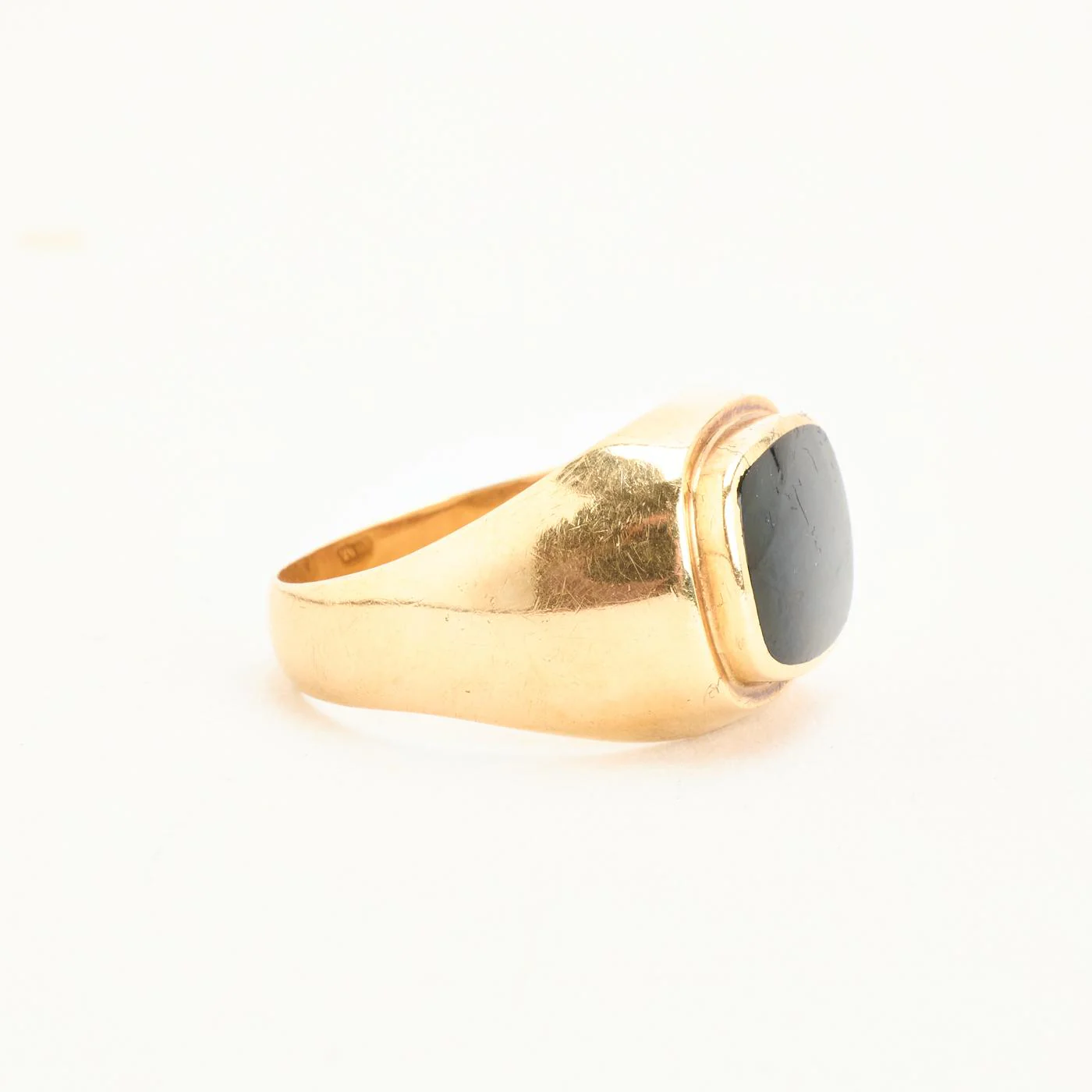 Signetring i 14K guld med en onyx strl. 19.1 / strl. 60 - Image 2