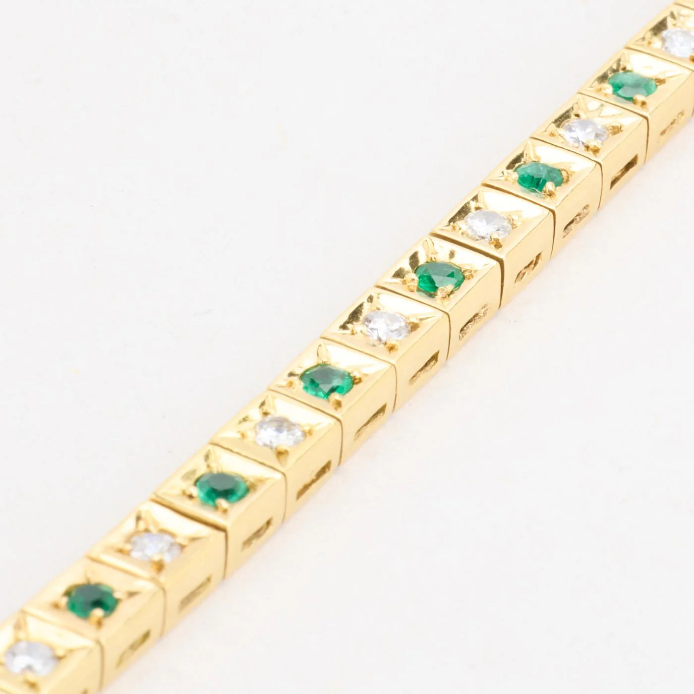 Tennisarmband med diamant (0.76 ct) i 18K guld med en smaragd, 17.5 cm, 17.5 g - Image 5