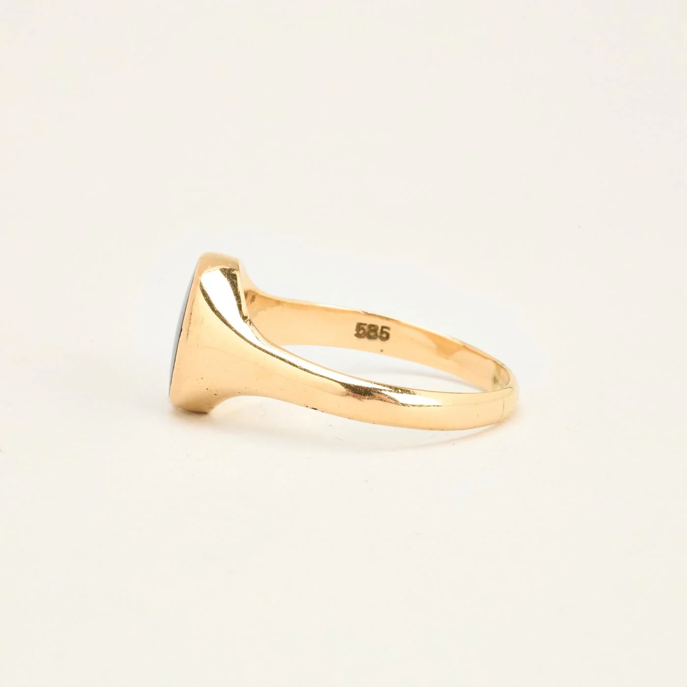 Signetring i 14K guld med en onyx strl. 22.9 / strl. 72 - Image 5