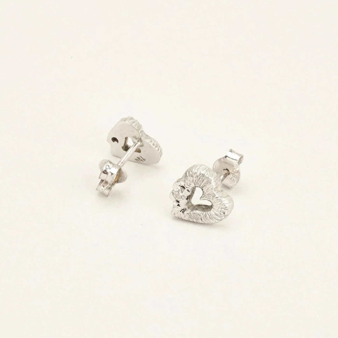 Hjärta örhängen med diamant (0.06 ct) i 18K vitt guld, 0.85 cm, - Image 5