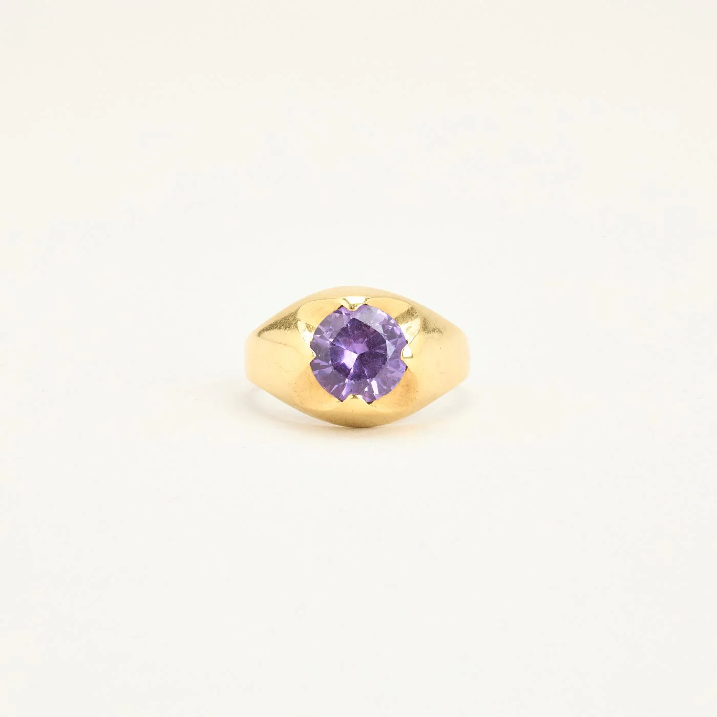 Signetring i 14K guld med en syntetisk safir strl. 17.5 / strl. 55
