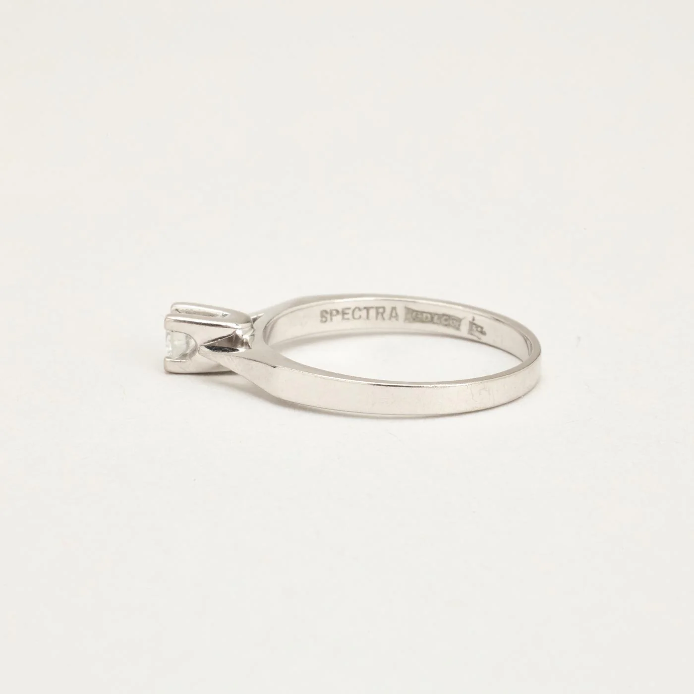 Solitärring med diamant (0.18 ct) i 14K vitt guld strl. 17.2 / strl. 54 - Image 5