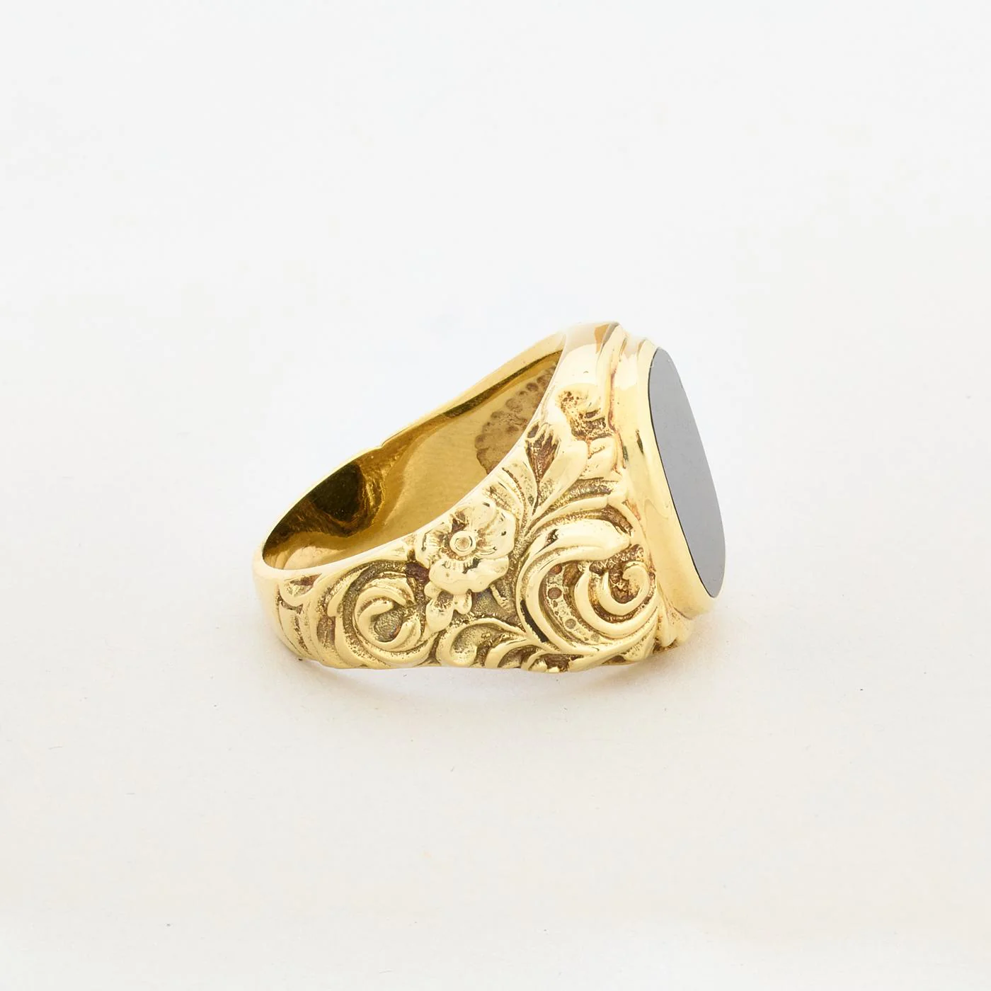 Mönstrad klackring i 14K guld med en onyx strl. 19.7 / strl. 62 - Image 3