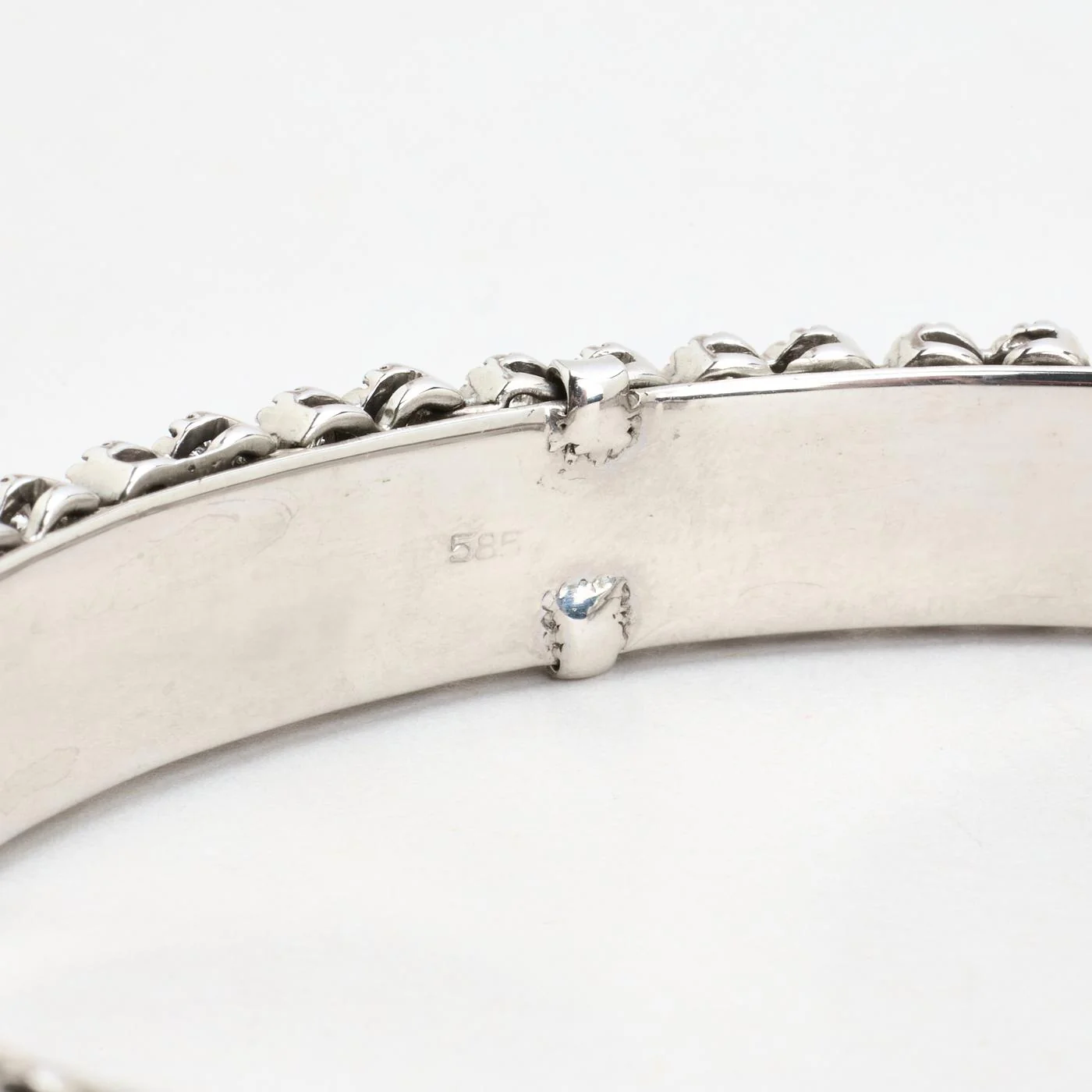 Pavéfattad öppen armring med diamant (2.17 ct) i 14K guld, 5.6 cm, 25.8 g - Image 4