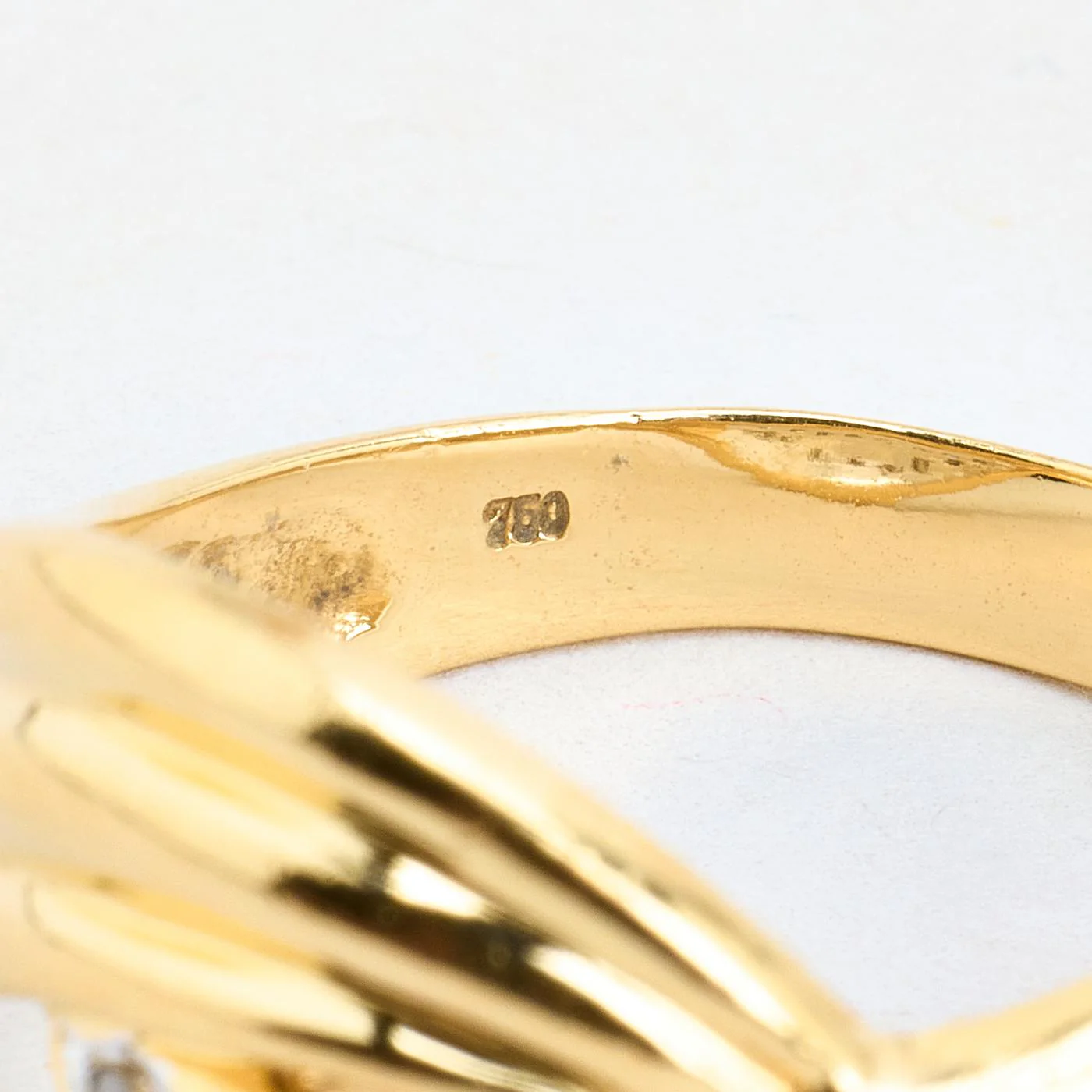 Pavéfattad Crossoverring med diamant (0.16 ct) i 18K guld strl. 17.2 / strl. 54 - Image 5