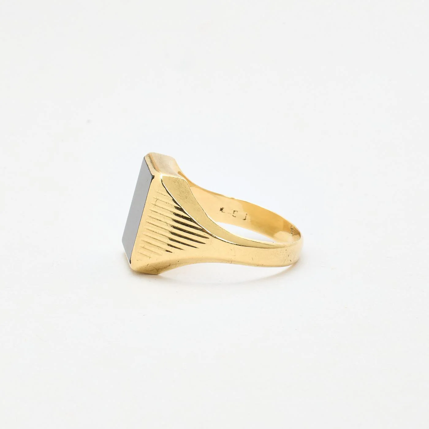 Klackring i 14K guld med en onyx strl. 21.6 / strl. 68 - Image 4