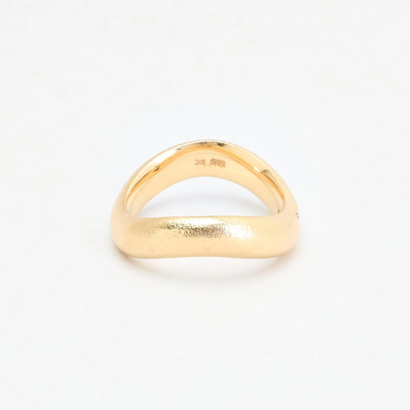 Organisk vigselring med diamant (0.06 ct) i 14K guld strl. 19.1 / strl. 60 - Image 3