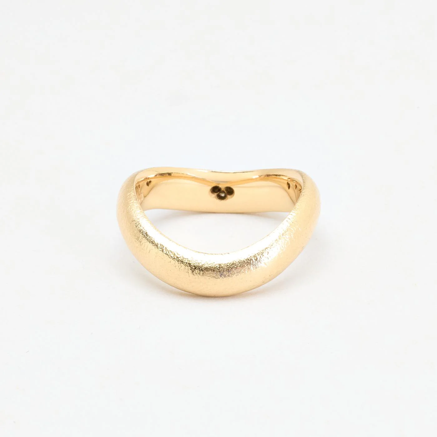 Organisk vigselring med diamant (0.06 ct) i 14K guld strl. 19.1 / strl. 60 - Image 4
