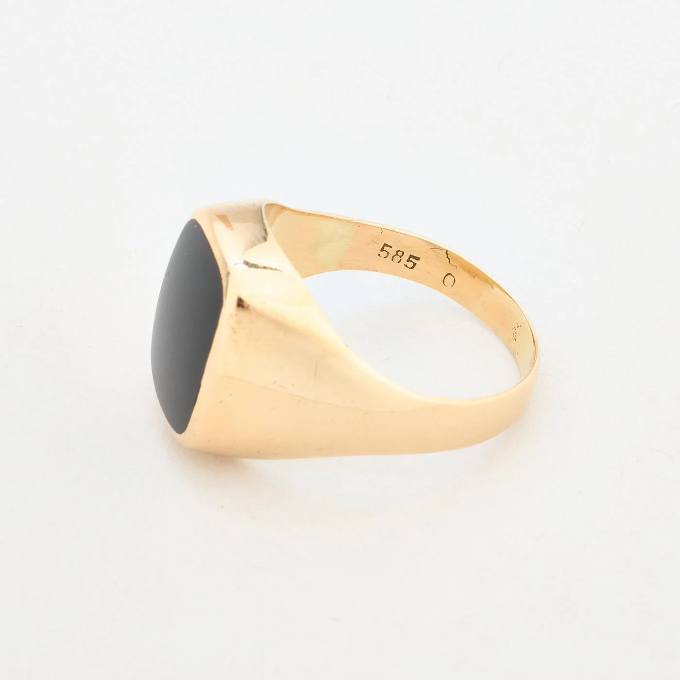Klackring i 14K guld med en onyx strl. 20.4 / strl. 64 - Image 5