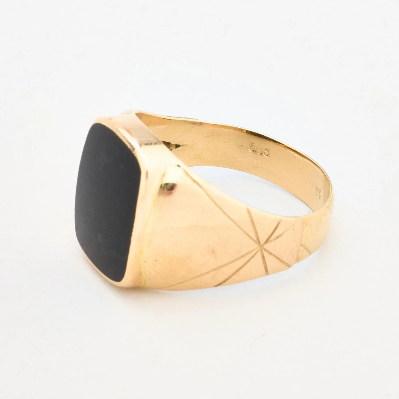 Mönstrad klackring i 14K guld med en onyx strl. 19.7 / strl. 62 - Image 6