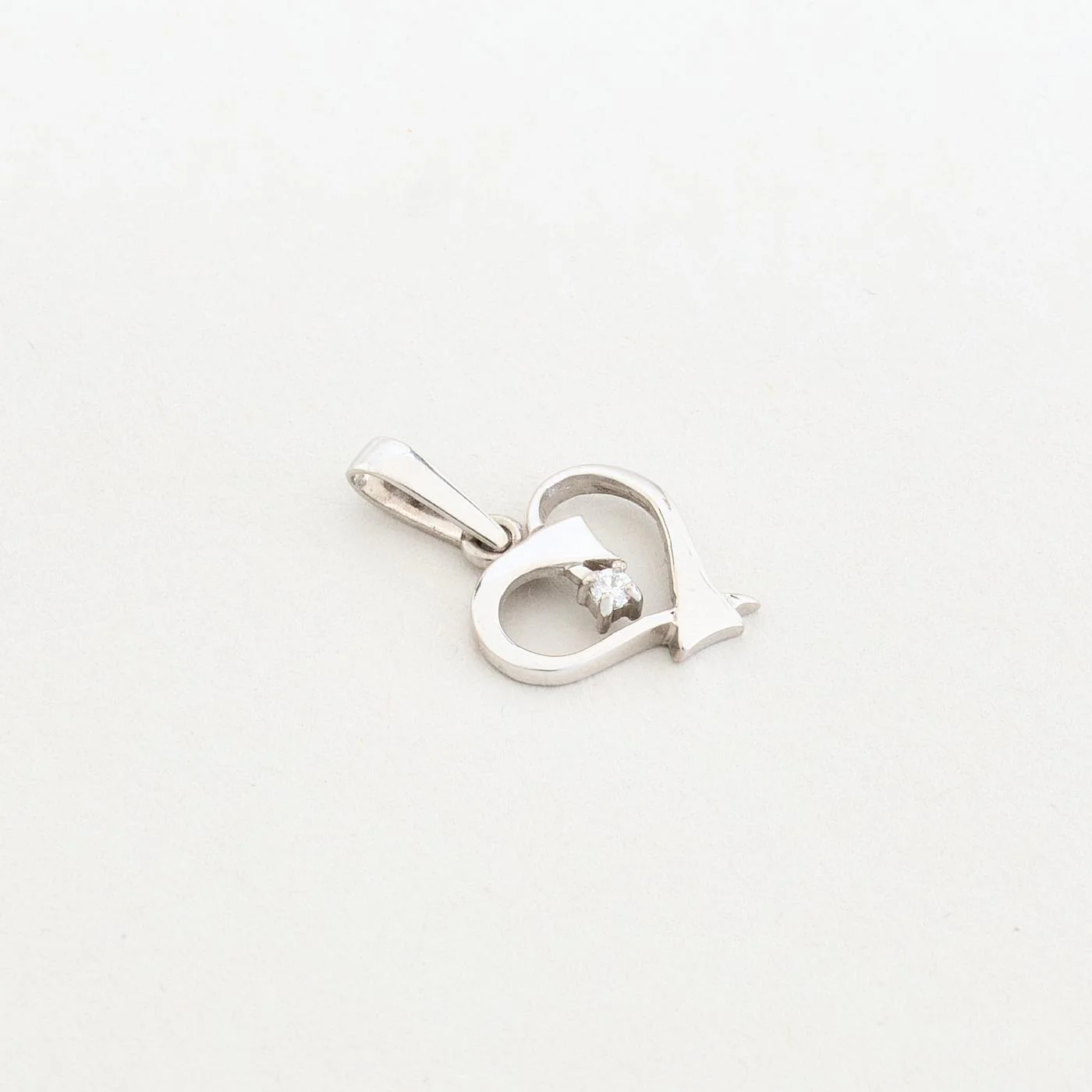 Hjärthänge med diamant (0.01 ct) i 14K vitt guld, 1.8 cm, 0.8 g - Image 4
