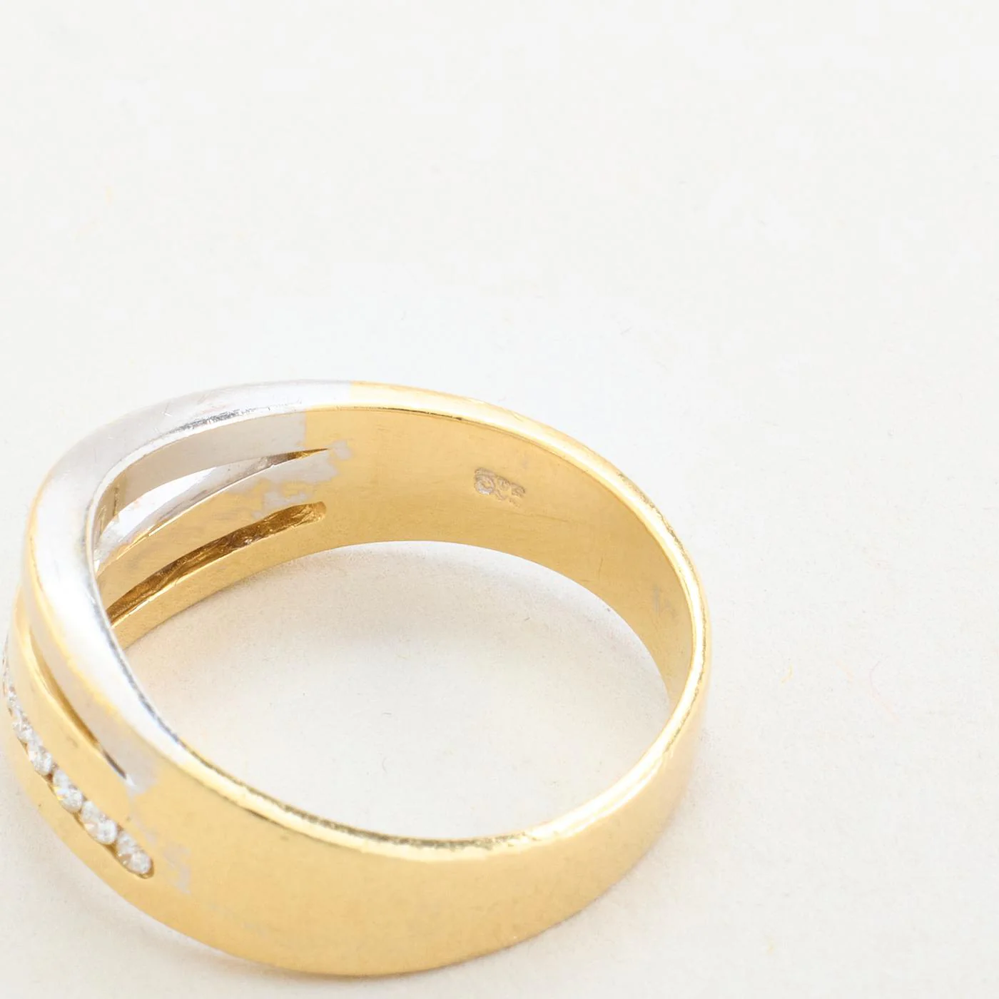 Böjd gypsyring med diamant (0.38 ct) i 14K guld strl. 17.5 / strl. 55 - Image 6