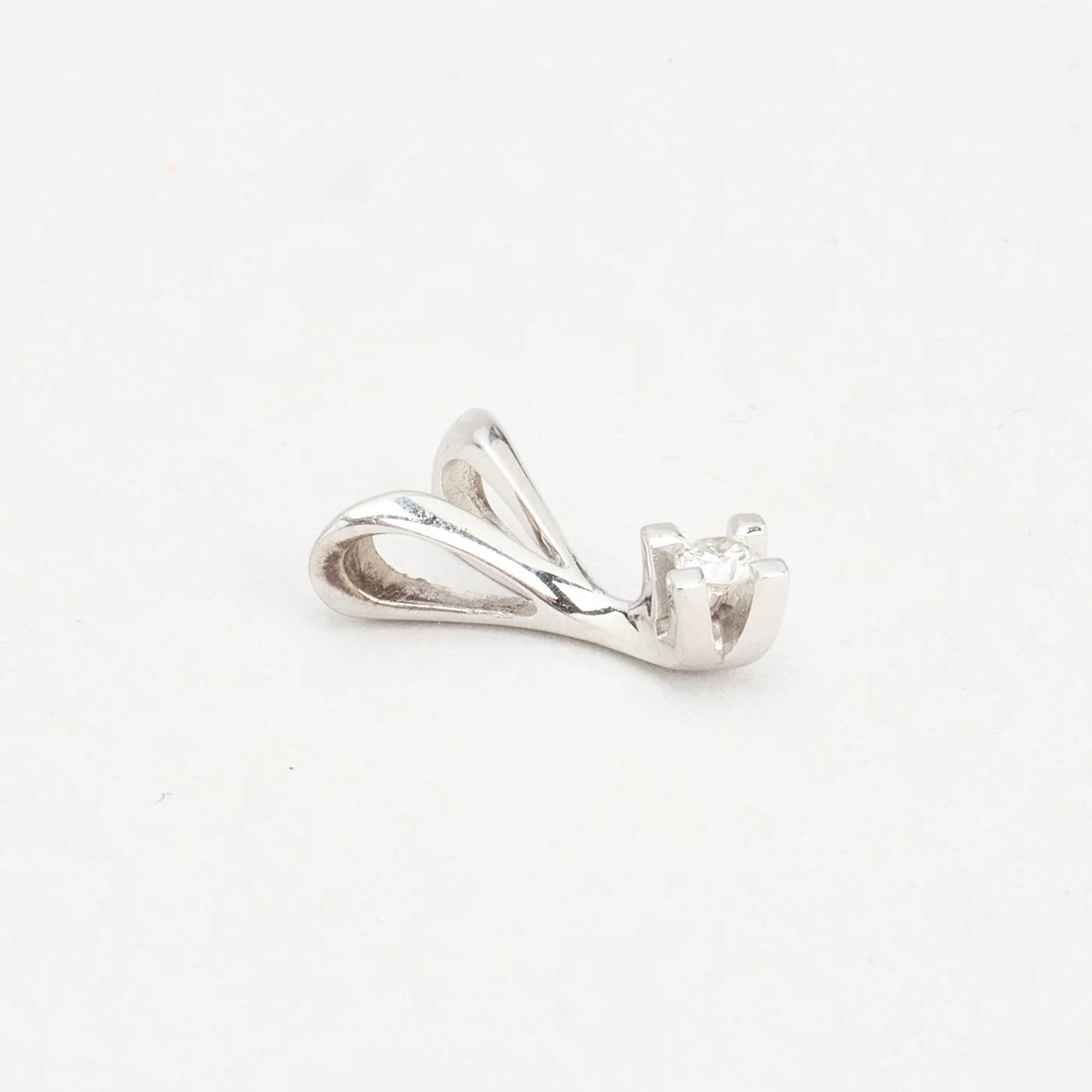 Klassisk solitärhänge med diamant (0.05 ct) i 14K vitt guld, 1.2 cm, 0.62 g - Image 4