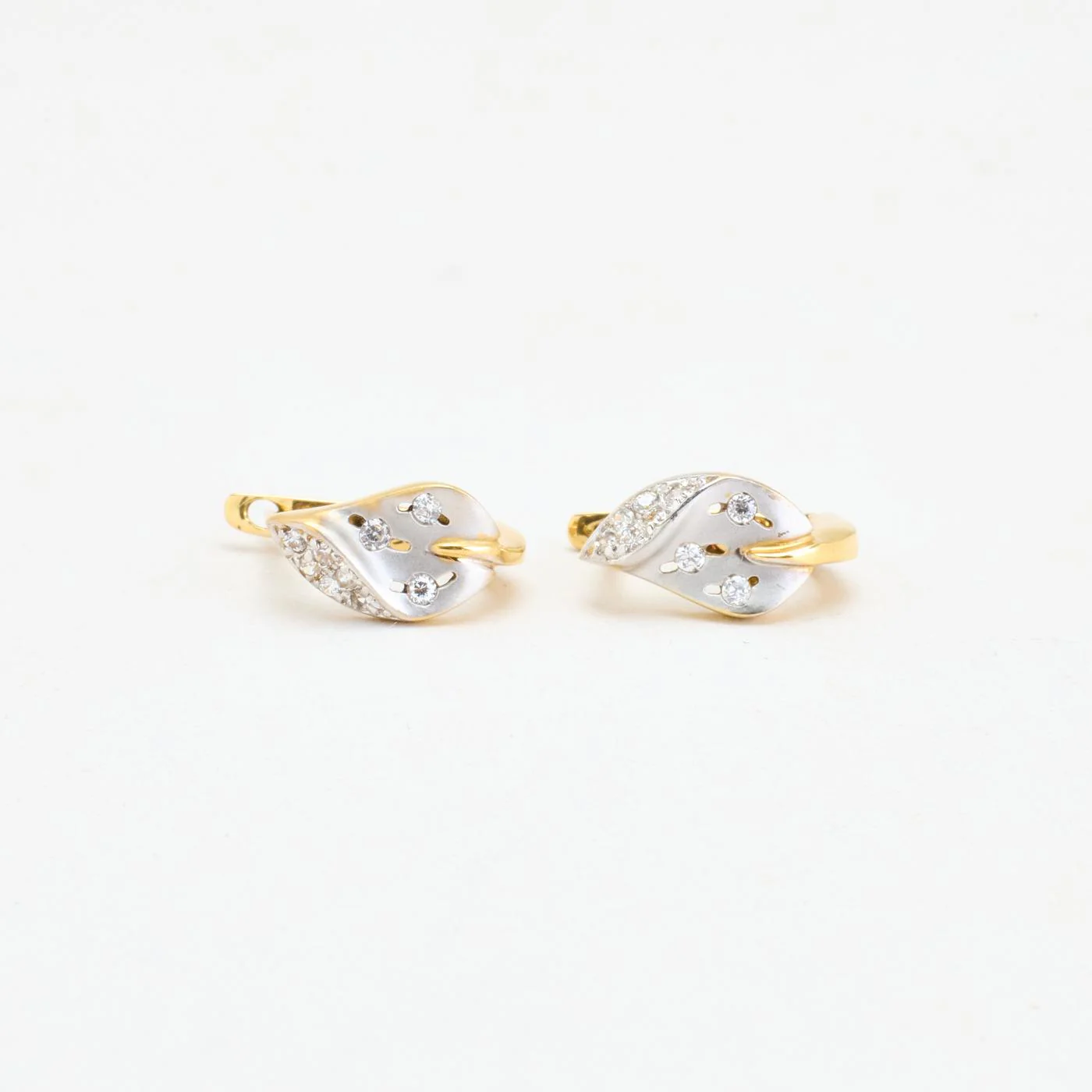 Blad Huggies i 18K guld med en zirkonia, 1.5 cm, - Image 2