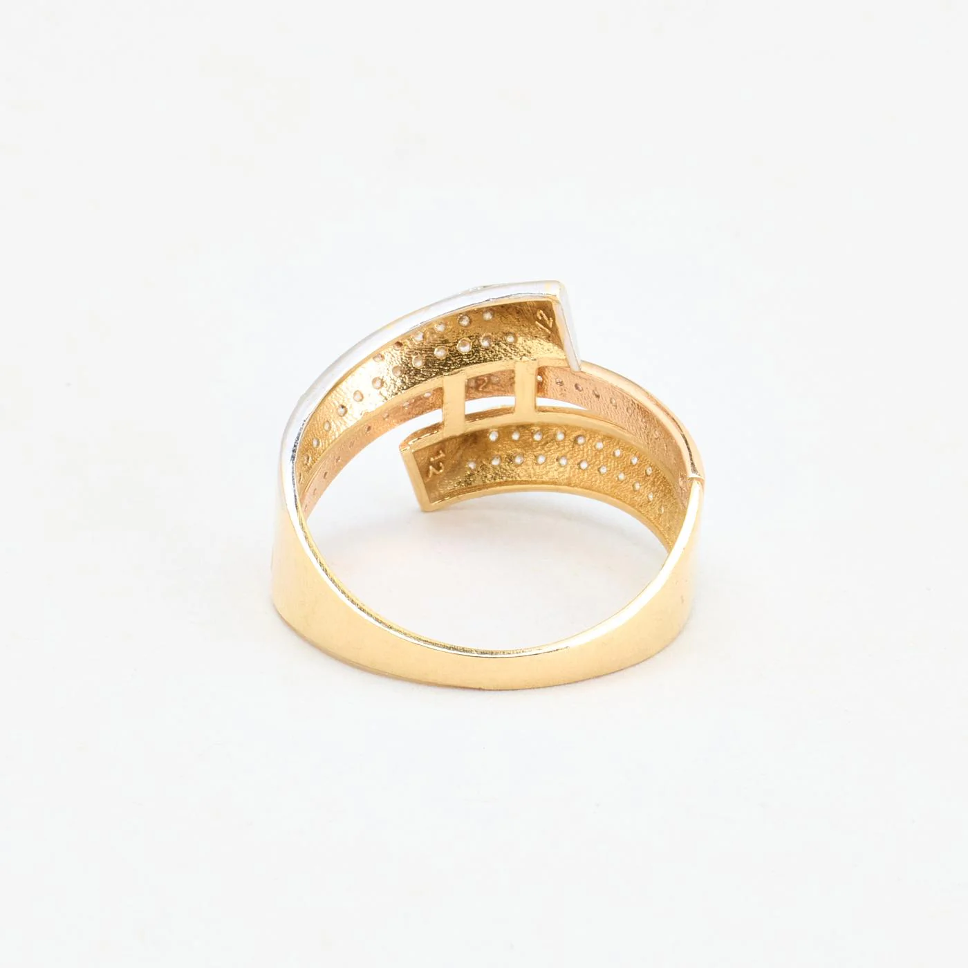 Pavéfattad Crossoverring i 14K guld med en zirkonia strl. 17.8 / strl. 56 - Image 3