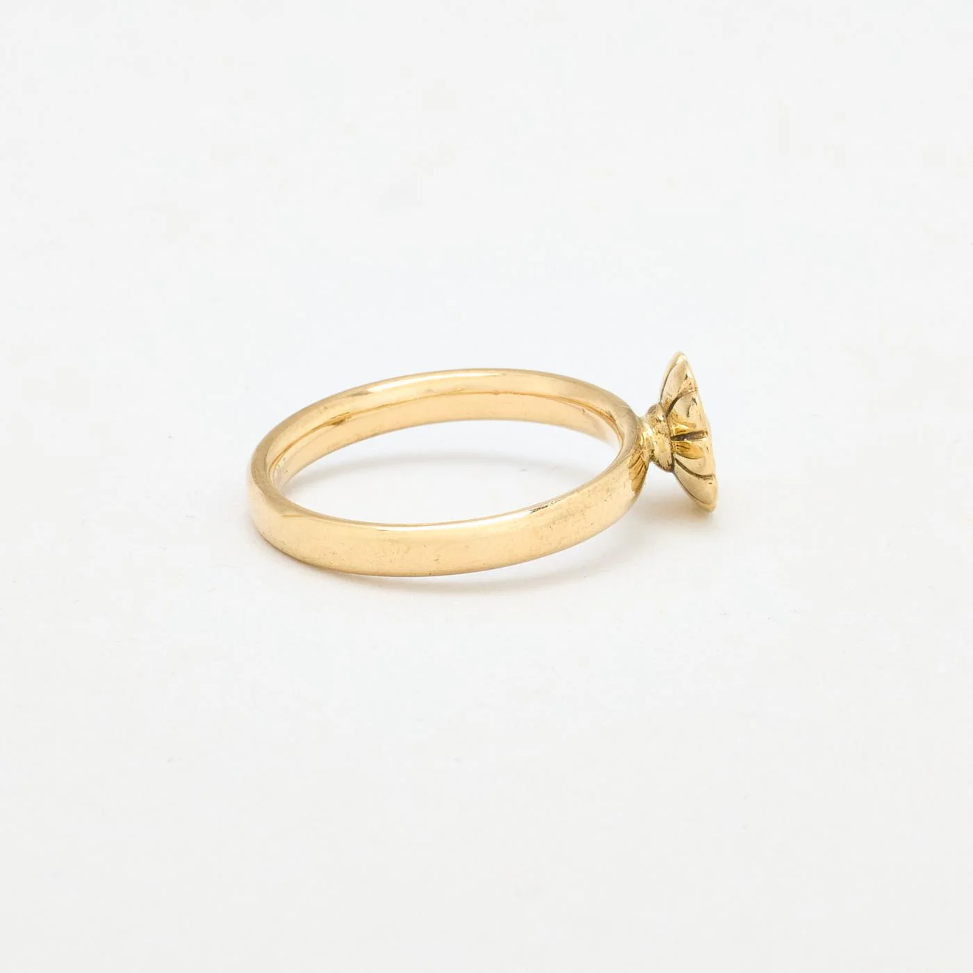 Margerit Blomsterring i 8K guld med en emalj strl. 17.2 / strl. 54 - Image 3