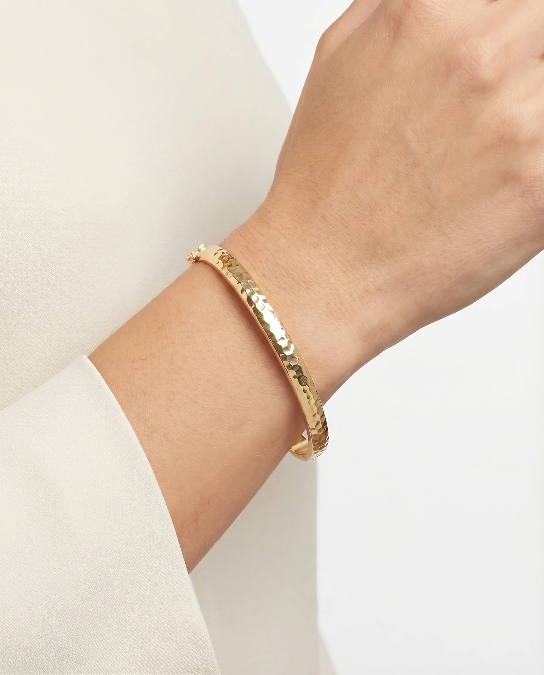 Hamrad armring med lås i 14K guld, 6.2 cm, 11 g - Image 2