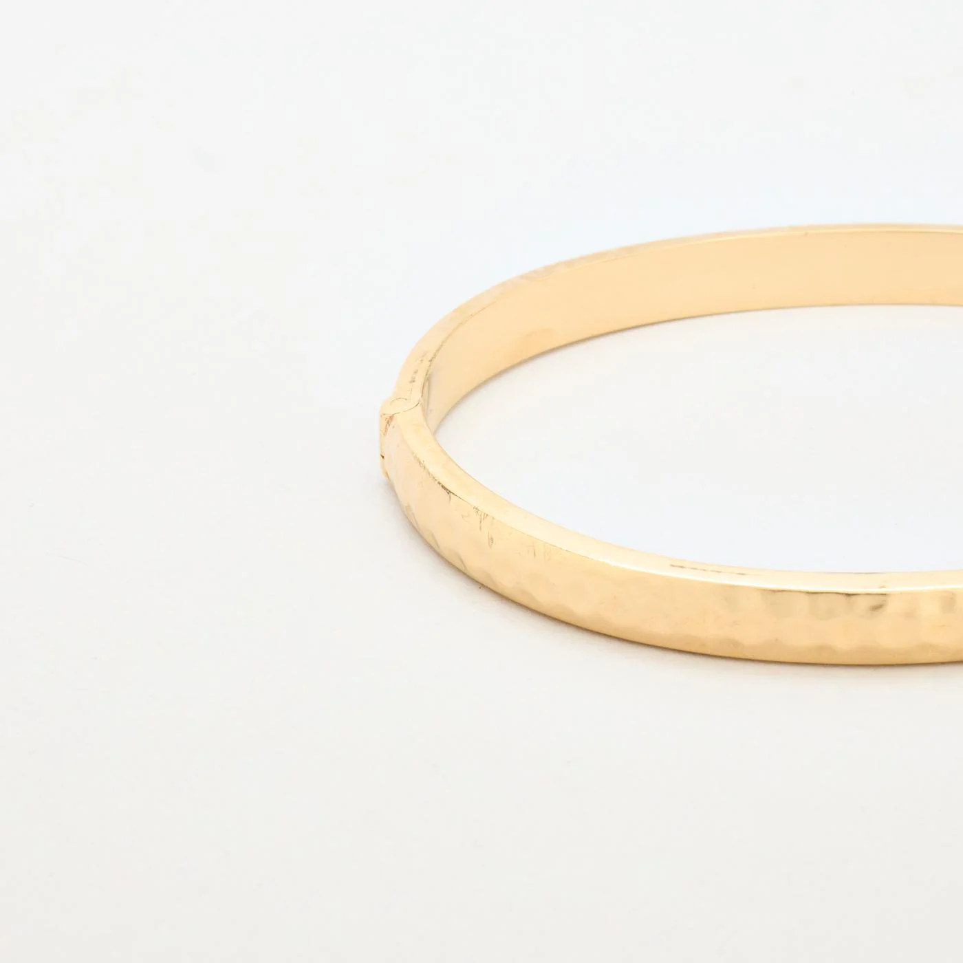 Hamrad armring med lås i 14K guld, 6.2 cm, 11 g - Image 3
