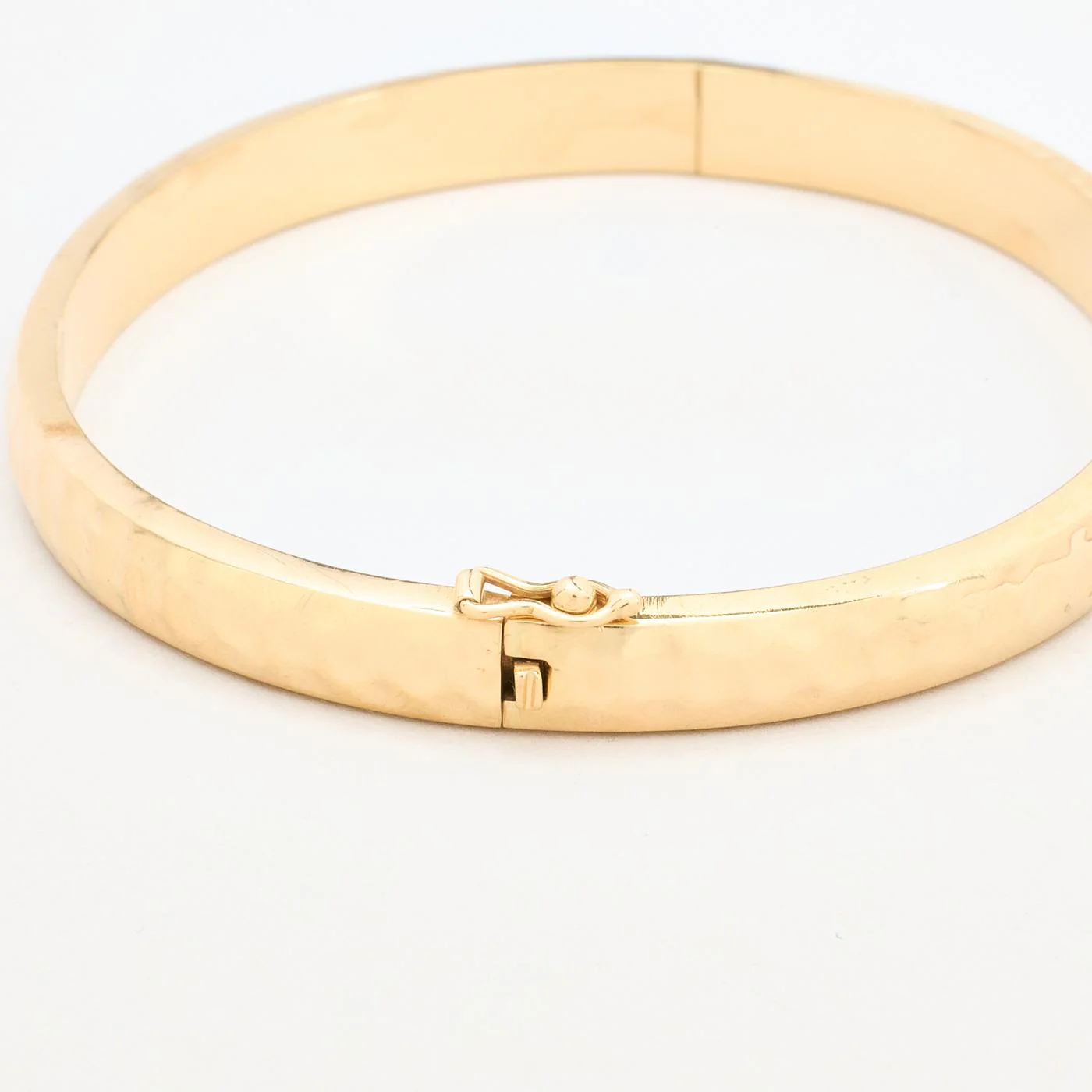 Hamrad armring med lås i 14K guld, 6.2 cm, 11 g - Image 4