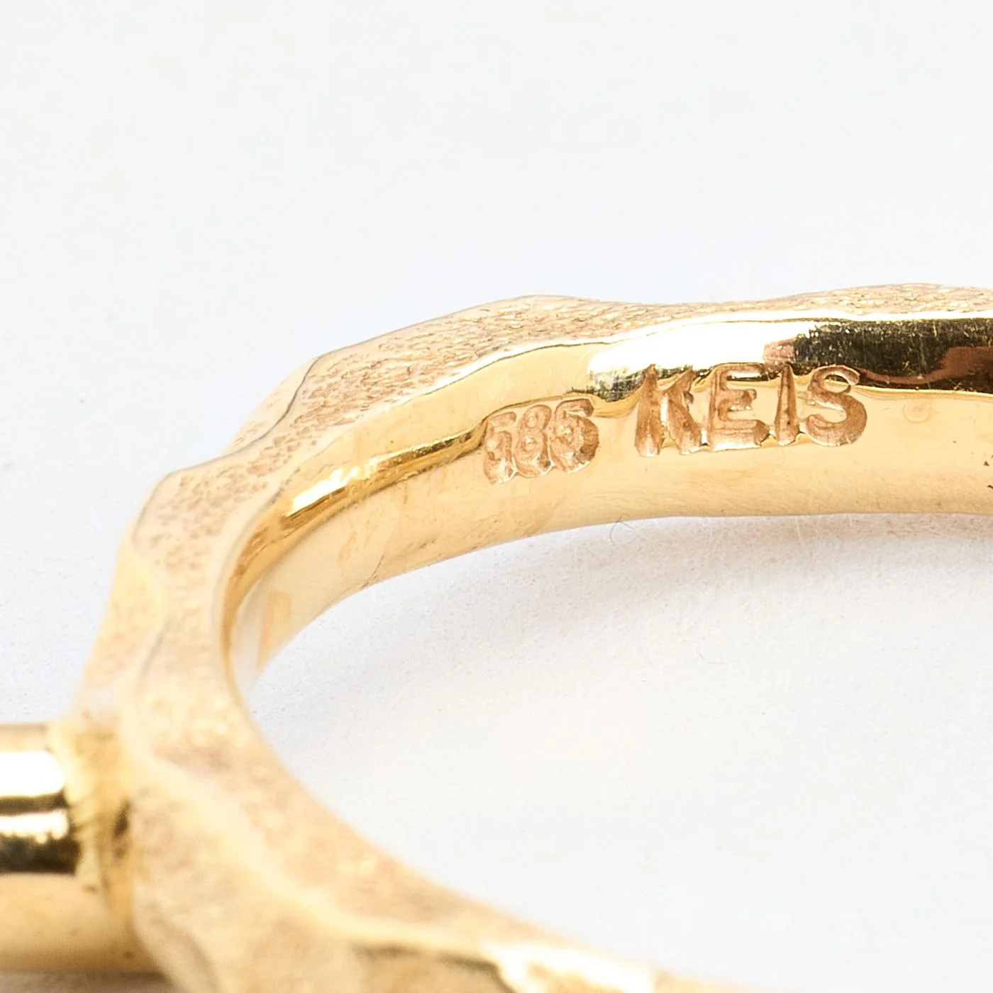 Organisk band med diamant (0.04 ct) i 14K guld strl. 18.8 / strl. 59 - Image 5