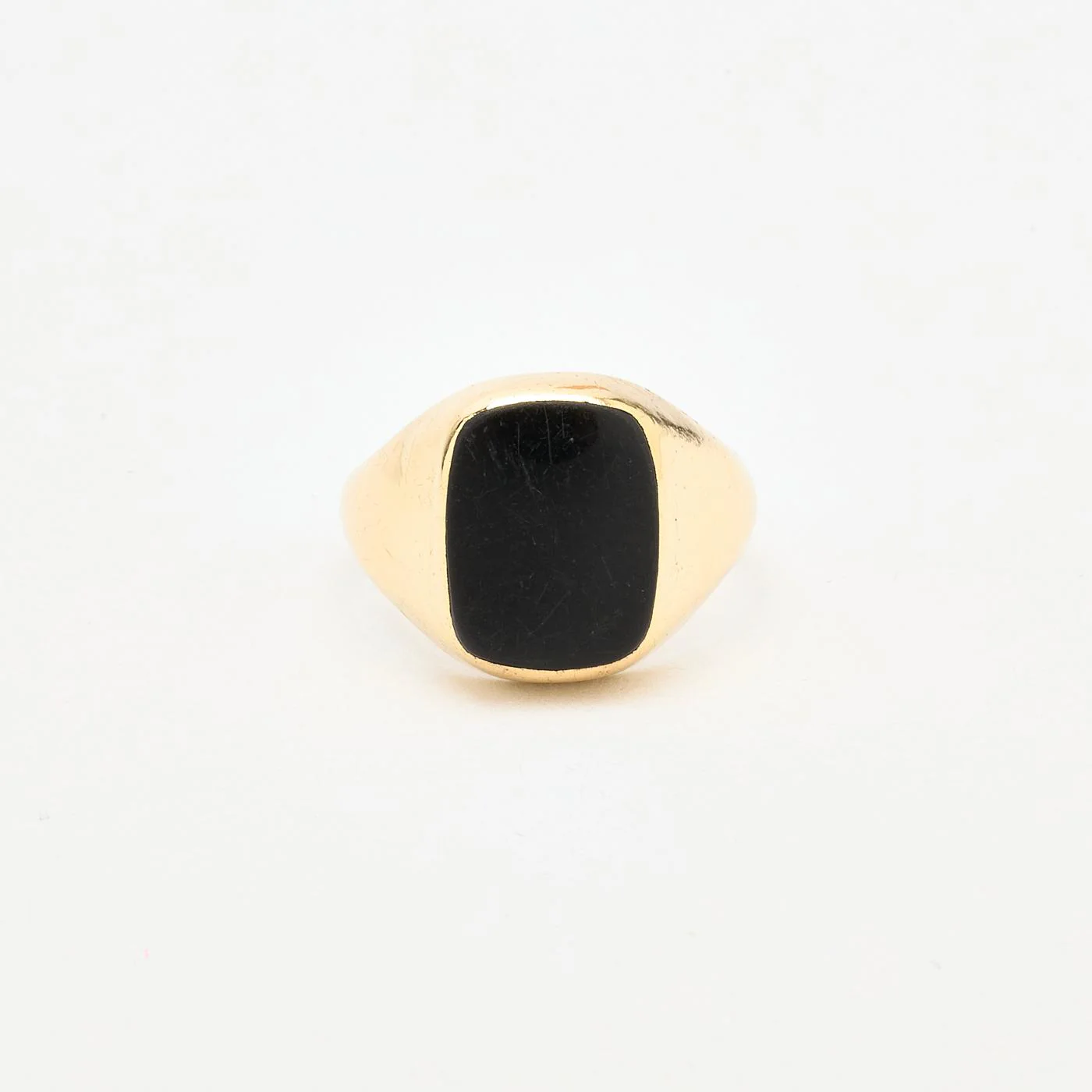 Klackring i 14K guld med en onyx strl. 21 / strl. 66
