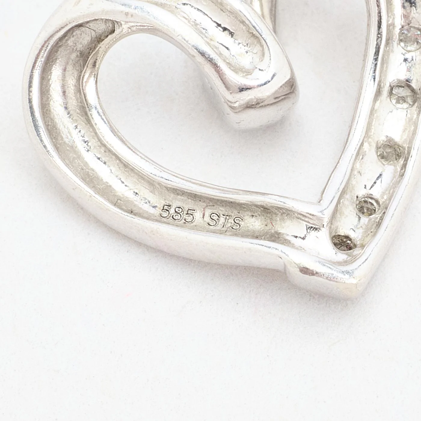 Hjärthänge med diamant (0.08 ct) i 14K vitt guld, 1.2 cm, 1.08 g - Image 5