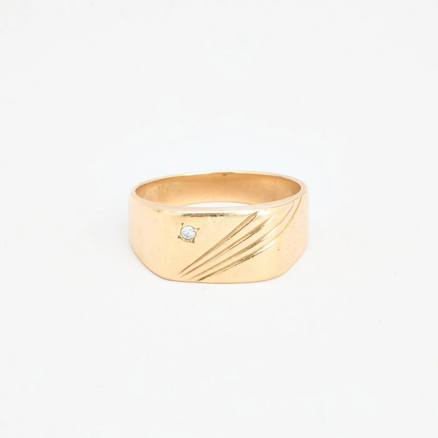 Mönstrad klackring med diamant (0.03 ct) i 14K guld strl. 22 / strl. 69