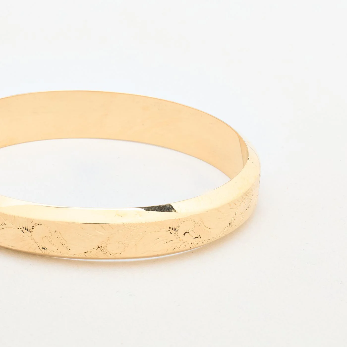 Mejslad armring med lås i 14K guld, 6.1 cm, 15.9 g - Image 3