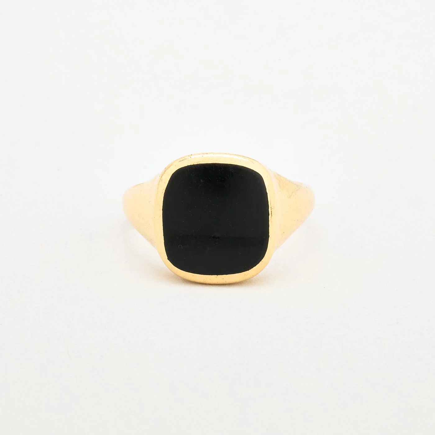 Klackring i 14K guld med en onyx strl. 18.8 / strl. 59