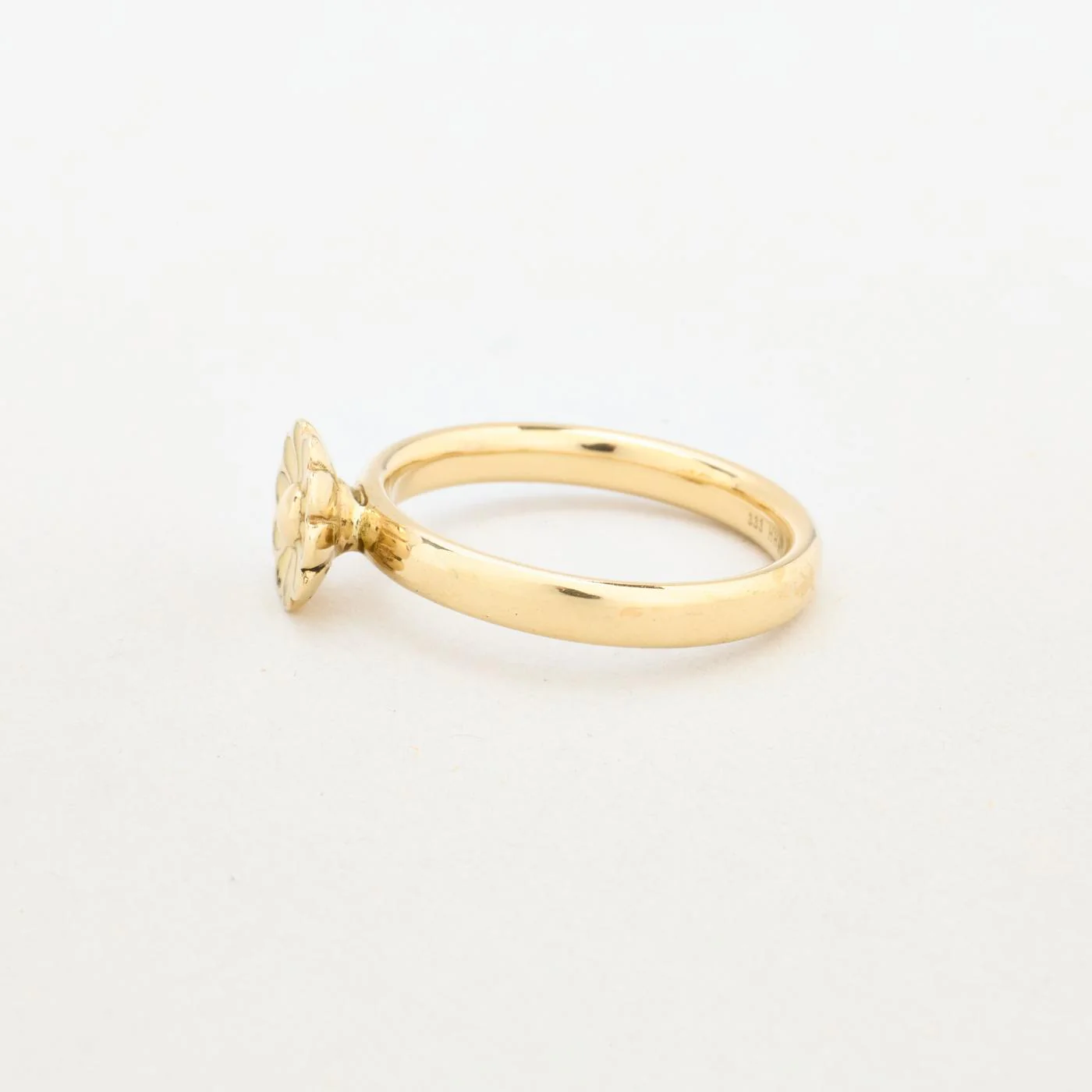 Blomsterring i 8K guld med en emalj strl. 17.5 / strl. 55 - Image 3