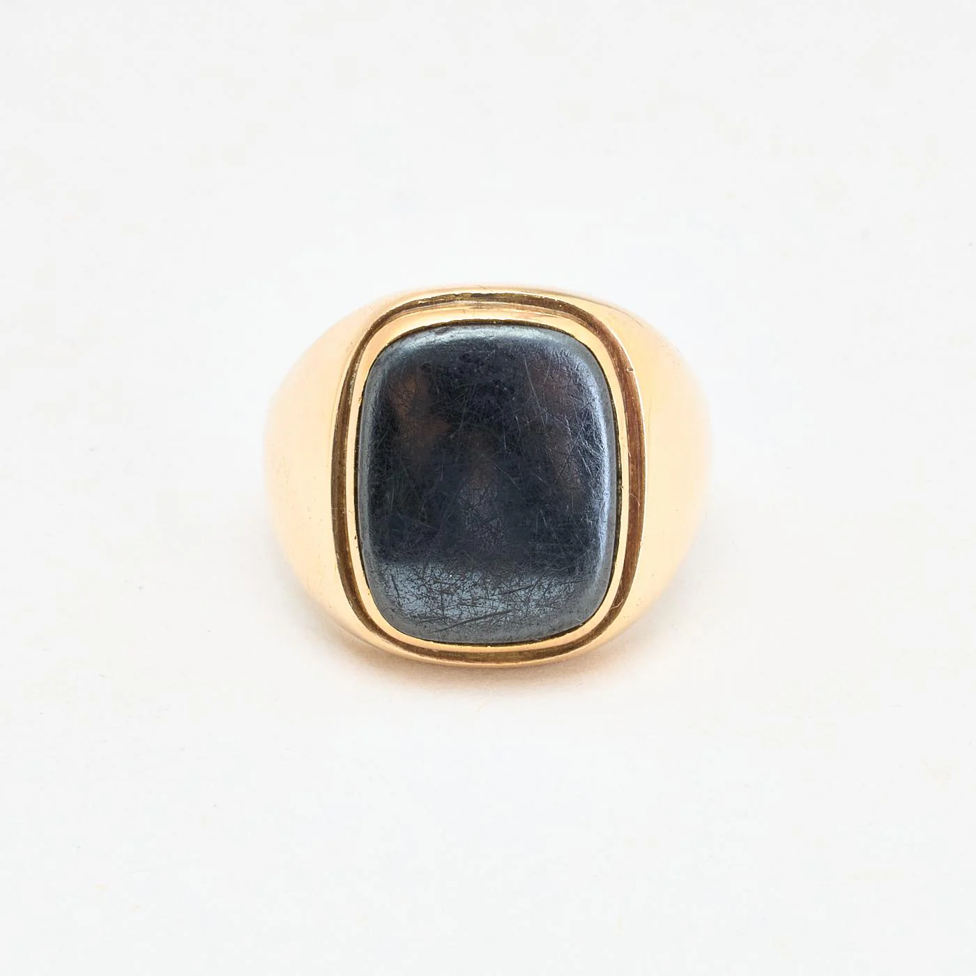 Klackring i 14K guld med en onyx strl. 19.4 / strl. 61