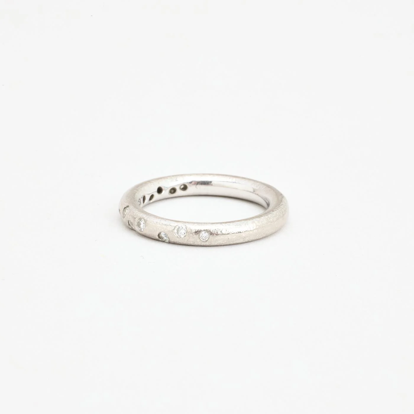 Matt Ruben Svart vigselring med diamant (0.2 ct) i 14K vitt guld strl. 16.9 / strl. 53 - Image 4